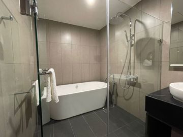 Yukata Suites 3BR Furnish Alam Sutera Tangerang Private Lift Murah