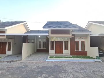 Rumah Desain Cantik Lingkungan Cluster One Gate Sistem di Kalasan