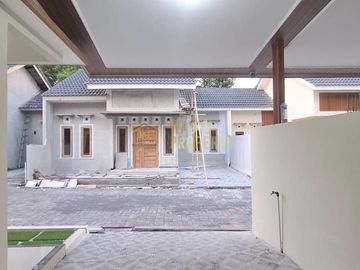 Rumah Desain Cantik Lingkungan Cluster One Gate Sistem di Kalasan