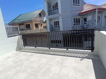 Near CAA Road Ready for Occupancy Townhouse for Sale in Pulang Lupa Dos Las Pinas - JB