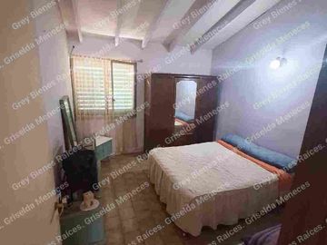 TERRENO CON CASA A REFACCIONAR O DEMOLER. EXCELENTE UBICACIÓN ALLEN CENTRO. SE ESCUCHAN OFERTAR AL CONTADO.