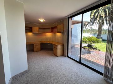 Casa de Venta en Quito, Sector de Cumbayá en MIRAVALLE 2, 4 dormitorios, 3 parqueaderos. Construcción 485m2, Terreno 783m2. Pecio: $550.000 dólares