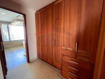 Casa de Venta en Quito, Sector de Cumbayá en MIRAVALLE 2, 4 dormitorios, 3 parqueaderos. Construcción 485m2, Terreno 783m2. Pecio: $550.000 dólares