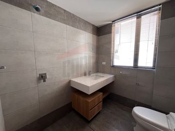 Casa de Venta en Quito, Sector de Cumbayá en MIRAVALLE 2, 4 dormitorios, 3 parqueaderos. Construcción 485m2, Terreno 783m2. Pecio: $550.000 dólares