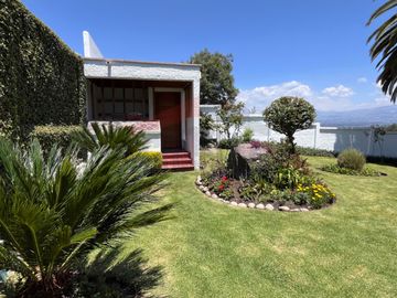 Casa de Venta en Quito, Sector de Cumbayá en MIRAVALLE 2, 4 dormitorios, 3 parqueaderos. Construcción 485m2, Terreno 783m2. Pecio: $550.000 dólares