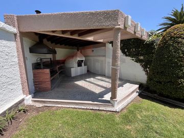 Casa de Venta en Quito, Sector de Cumbayá en MIRAVALLE 2, 4 dormitorios, 3 parqueaderos. Construcción 485m2, Terreno 783m2. Pecio: $550.000 dólares