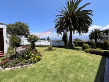 Casa de Venta en Quito, Sector de Cumbayá en MIRAVALLE 2, 4 dormitorios, 3 parqueaderos. Construcción 485m2, Terreno 783m2. Pecio: $550.000 dólares