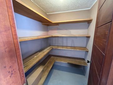 Casa de Venta en Quito, Sector de Cumbayá en MIRAVALLE 2, 4 dormitorios, 3 parqueaderos. Construcción 485m2, Terreno 783m2. Pecio: $550.000 dólares