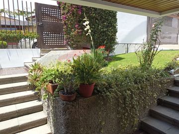 Casa de Venta en Quito, Sector de Cumbayá en MIRAVALLE 2, 4 dormitorios, 3 parqueaderos. Construcción 485m2, Terreno 783m2. Pecio: $550.000 dólares