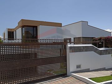 Casa de Venta en Quito, Sector de Cumbayá en MIRAVALLE 2, 4 dormitorios, 3 parqueaderos. Construcción 485m2, Terreno 783m2. Pecio: $550.000 dólares