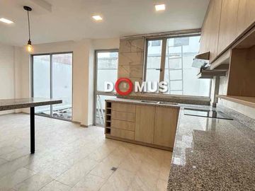 Casa por estrenar, sector calle Procel, El Condado, 3 Dorm. Cada Uno con Su Baño