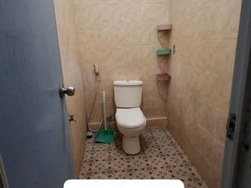 Ruko 2 Lantai jln. Andi Tonro. Makassar ( Deketnya hotel Grand Mulia)