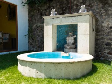 CASA SOLA EN VENTA, AL NORTE DE CUERNAVACA MOR. EN UN NIVEL, CON ALBERCA Y JARDIN