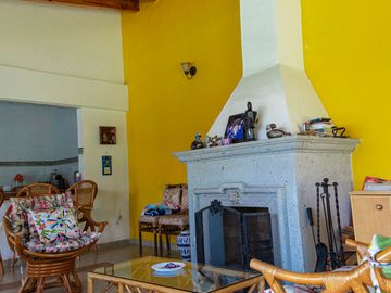 CASA SOLA EN VENTA, AL NORTE DE CUERNAVACA MOR. EN UN NIVEL, CON ALBERCA Y JARDIN