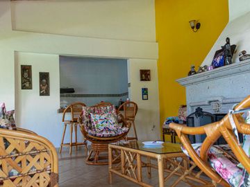 CASA SOLA EN VENTA, AL NORTE DE CUERNAVACA MOR. EN UN NIVEL, CON ALBERCA Y JARDIN