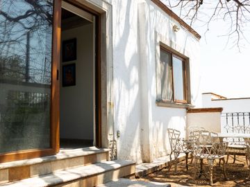 CASA SOLA EN VENTA, AL NORTE DE CUERNAVACA MOR. EN UN NIVEL, CON ALBERCA Y JARDIN