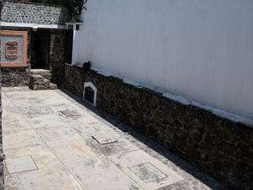 CASA SOLA EN VENTA, AL NORTE DE CUERNAVACA MOR. EN UN NIVEL, CON ALBERCA Y JARDIN