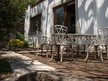 CASA SOLA EN VENTA, AL NORTE DE CUERNAVACA MOR. EN UN NIVEL, CON ALBERCA Y JARDIN