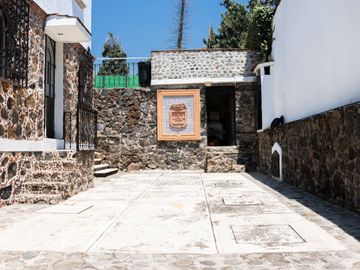 CASA SOLA EN VENTA, AL NORTE DE CUERNAVACA MOR. EN UN NIVEL, CON ALBERCA Y JARDIN
