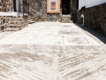 CASA SOLA EN VENTA, AL NORTE DE CUERNAVACA MOR. EN UN NIVEL, CON ALBERCA Y JARDIN