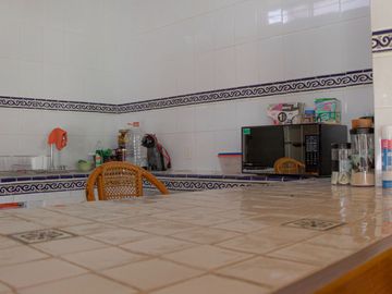 CASA SOLA EN VENTA, AL NORTE DE CUERNAVACA MOR. EN UN NIVEL, CON ALBERCA Y JARDIN