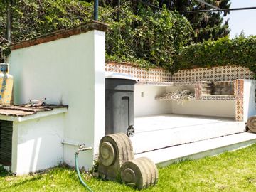 CASA SOLA EN VENTA, AL NORTE DE CUERNAVACA MOR. EN UN NIVEL, CON ALBERCA Y JARDIN