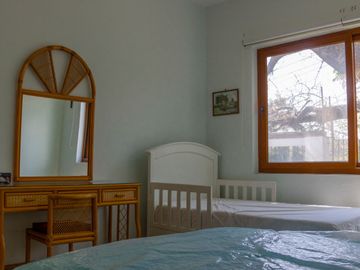 CASA SOLA EN VENTA, AL NORTE DE CUERNAVACA MOR. EN UN NIVEL, CON ALBERCA Y JARDIN