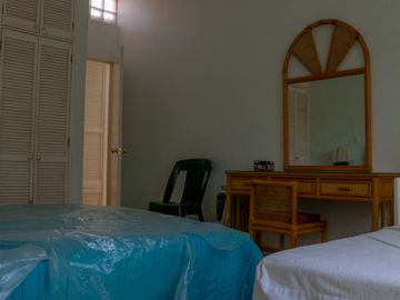 CASA SOLA EN VENTA, AL NORTE DE CUERNAVACA MOR. EN UN NIVEL, CON ALBERCA Y JARDIN