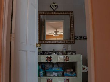 CASA SOLA EN VENTA, AL NORTE DE CUERNAVACA MOR. EN UN NIVEL, CON ALBERCA Y JARDIN