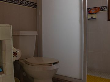 CASA SOLA EN VENTA, AL NORTE DE CUERNAVACA MOR. EN UN NIVEL, CON ALBERCA Y JARDIN
