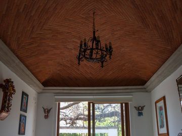 CASA SOLA EN VENTA, AL NORTE DE CUERNAVACA MOR. EN UN NIVEL, CON ALBERCA Y JARDIN