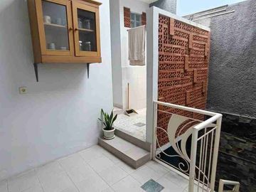 Rumah Hook 2 Lantai Jl Kucica Bintaro