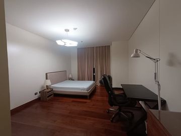 3BEDROOMS TWO ROXAS TRIANGLE