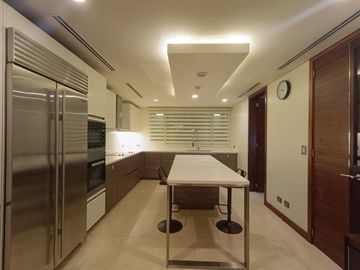 3BEDROOMS TWO ROXAS TRIANGLE