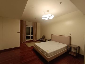 3BEDROOMS TWO ROXAS TRIANGLE