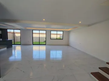 Casa en Venta en Lomas de Angelopolis Zona Azul, Excelente Ubicación con Acabados Premium