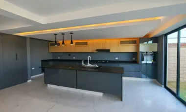 Casa en Venta en Lomas de Angelopolis Zona Azul, Excelente Ubicación con Acabados Premium