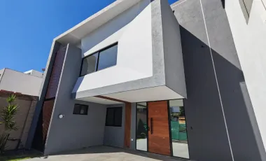 Casa en Venta en Lomas de Angelopolis Zona Azul, Excelente Ubicación con Acabados Premium