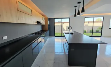 Casa en Venta en Lomas de Angelopolis Zona Azul, Excelente Ubicación con Acabados Premium