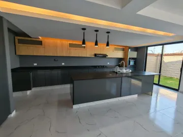 Casa en Venta en Lomas de Angelopolis Zona Azul, Excelente Ubicación con Acabados Premium