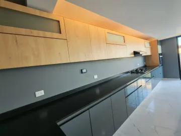 Casa en Venta en Lomas de Angelopolis Zona Azul, Excelente Ubicación con Acabados Premium