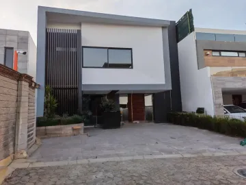 Casa en Venta en Lomas de Angelopolis Zona Azul, Excelente Ubicación con Acabados Premium