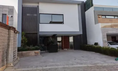 Casa en Venta en Lomas de Angelopolis Zona Azul, Excelente Ubicación con Acabados Premium