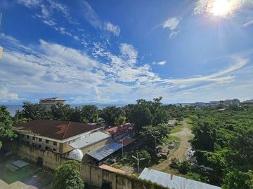 Sunkissed Serenity Escape in a Stylish Unit with Seaside Views