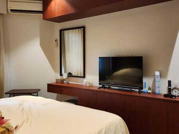 Sunkissed Serenity Escape in a Stylish Unit with Seaside Views