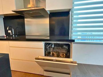 FOR SALE! 1BR with Parking Slot in Alphaland Makati Place, Makati City