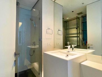 FOR SALE! 1BR with Parking Slot in Alphaland Makati Place, Makati City