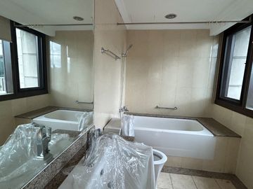 Spacious and Luxurious 3BR Condo for Rent in Legaspi Village Makati - Shang Grand Tower