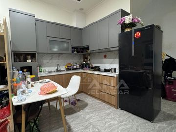 ANA RUMAH LOKASI BAGUS UK 4X15M DI JELAMBAR