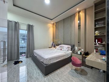 ANA RUMAH LOKASI BAGUS UK 4X15M DI JELAMBAR